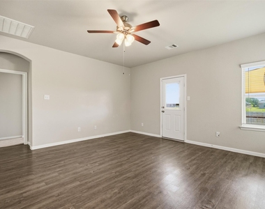 4305 E Bayou Maison Circle - Photo Thumbnail 10