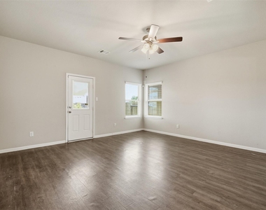 4305 E Bayou Maison Circle - Photo Thumbnail 12