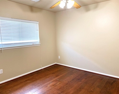 2822 Chalet Knolls Lane - Photo Thumbnail 28