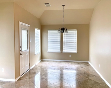 2822 Chalet Knolls Lane - Photo Thumbnail 7