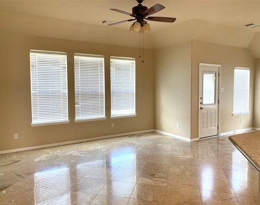 2822 Chalet Knolls Lane - Photo Thumbnail 5