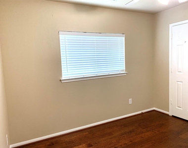 2822 Chalet Knolls Lane - Photo Thumbnail 30