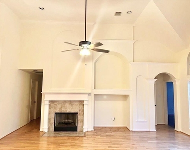 17707 Cypress Laurel Street - Photo Thumbnail 3