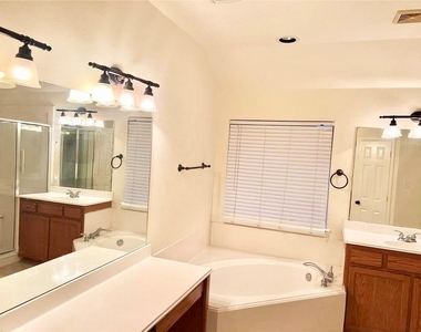 17707 Cypress Laurel Street - Photo Thumbnail 7