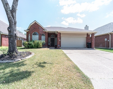 3143 W Hampton Drive - Photo Thumbnail 1