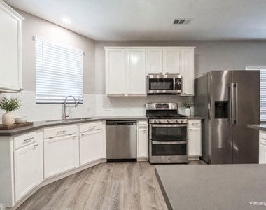 3143 W Hampton Drive - Photo Thumbnail 5