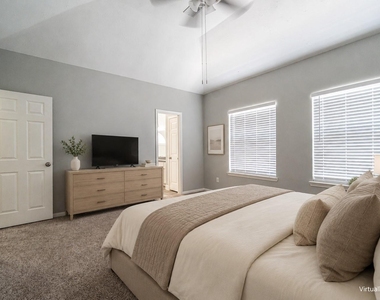 3143 W Hampton Drive - Photo Thumbnail 10