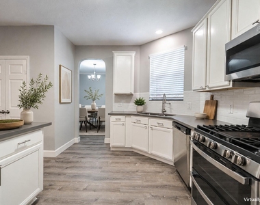 3143 W Hampton Drive - Photo Thumbnail 6