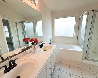 26430 Richwood Oaks Drive - Photo Thumbnail 16