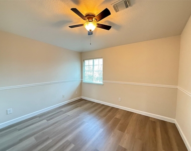 26430 Richwood Oaks Drive - Photo Thumbnail 20