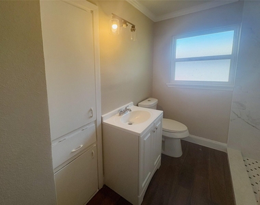 225 Sarlee Drive - Photo Thumbnail 12