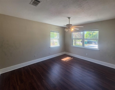 225 Sarlee Drive - Photo Thumbnail 6