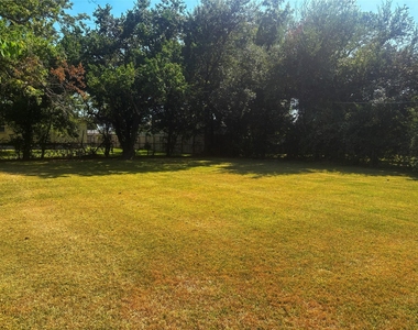 225 Sarlee Drive - Photo Thumbnail 16