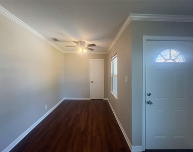 225 Sarlee Drive - Photo Thumbnail 5
