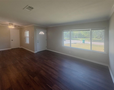 225 Sarlee Drive - Photo Thumbnail 4