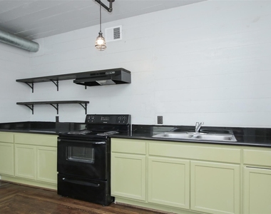 316 Eastwood Street - Photo Thumbnail 6