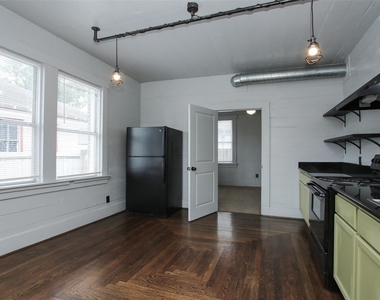 316 Eastwood Street - Photo Thumbnail 10