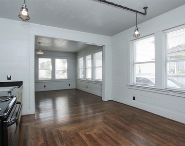 316 Eastwood Street - Photo Thumbnail 8