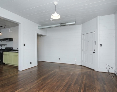 316 Eastwood Street - Photo Thumbnail 3