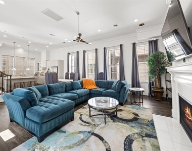 2506 Mckinney Street - Photo Thumbnail 3