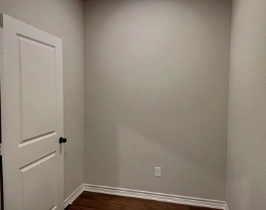 1131 Yaupon Drive - Photo Thumbnail 17