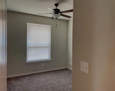 1131 Yaupon Drive - Photo Thumbnail 13