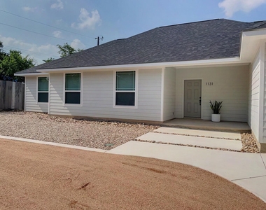 1131 Yaupon Drive - Photo Thumbnail 2