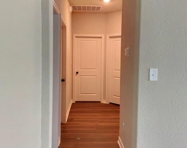 1131 Yaupon Drive - Photo Thumbnail 10