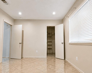 13914 Bonnington Drive - Photo Thumbnail 7