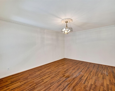 6222 Creekbend Drive - Photo Thumbnail 8