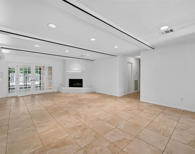 6222 Creekbend Drive - Photo Thumbnail 11