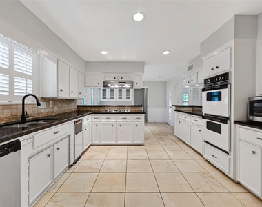6222 Creekbend Drive - Photo Thumbnail 11