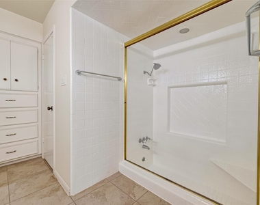 6222 Creekbend Drive - Photo Thumbnail 30