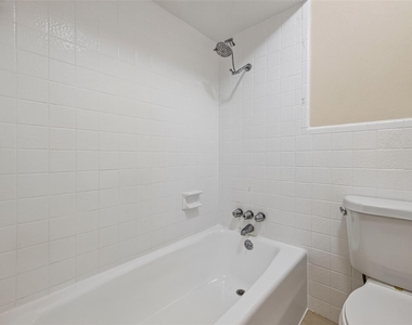 6222 Creekbend Drive - Photo Thumbnail 44