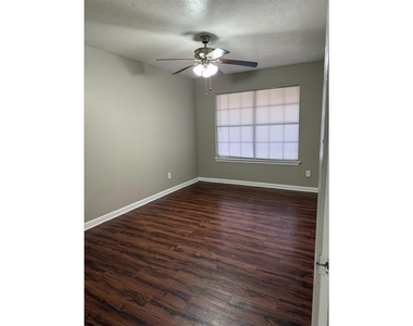 3001 Jane Lane - Photo Thumbnail 7
