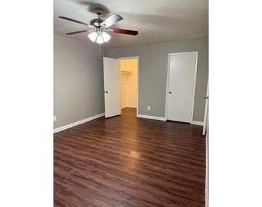 3001 Jane Lane - Photo Thumbnail 10