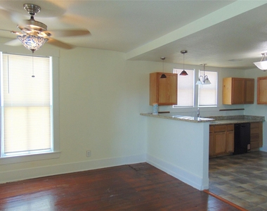 1414 17th Street - Photo Thumbnail 4