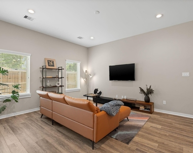 413 Stonework Oaks Lane - Photo Thumbnail 16