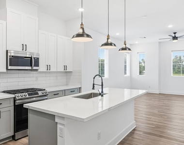 1404 Mansfield Street - Photo Thumbnail 2