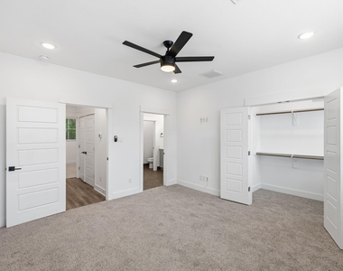 1404 Mansfield Street - Photo Thumbnail 6