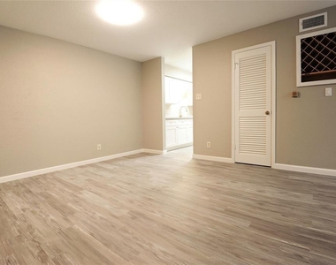 9700 Leawood Boulevard - Photo Thumbnail 4