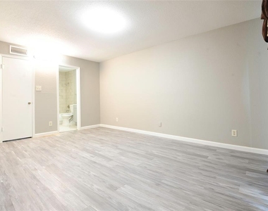 9700 Leawood Boulevard - Photo Thumbnail 8