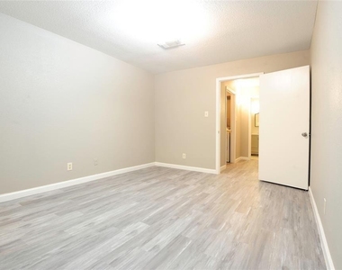 9700 Leawood Boulevard - Photo Thumbnail 6