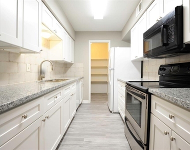 9700 Leawood Boulevard - Photo Thumbnail 3