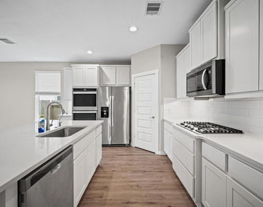 3042 Schultz Manor Lane - Photo Thumbnail 8