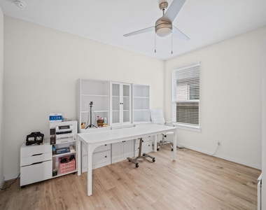 3042 Schultz Manor Lane - Photo Thumbnail 12