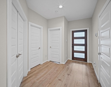 3042 Schultz Manor Lane - Photo Thumbnail 3