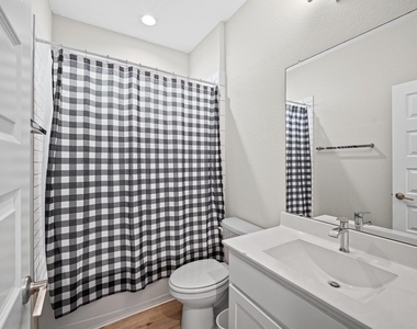 3042 Schultz Manor Lane - Photo Thumbnail 14