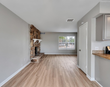 4003 Swinden Drive - Photo Thumbnail 5