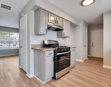 4003 Swinden Drive - Photo Thumbnail 7